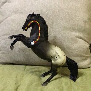 Breyer Ponokah-Eemetah The Black Feet Indian Horse